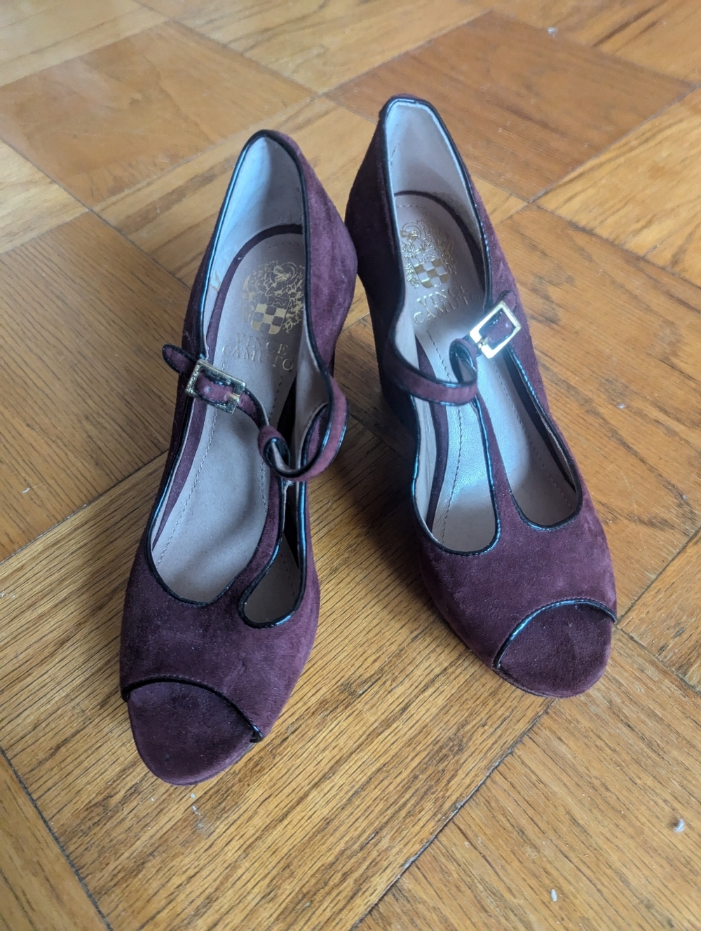 Vince Camuto Dicicco maroon suede t-strap wedges